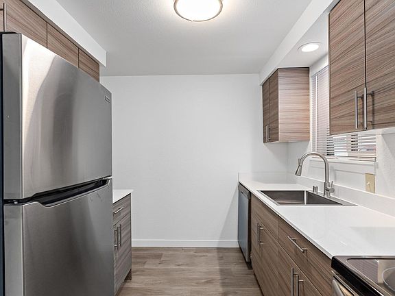 3rd image of 913 Harrington Ave NE #5