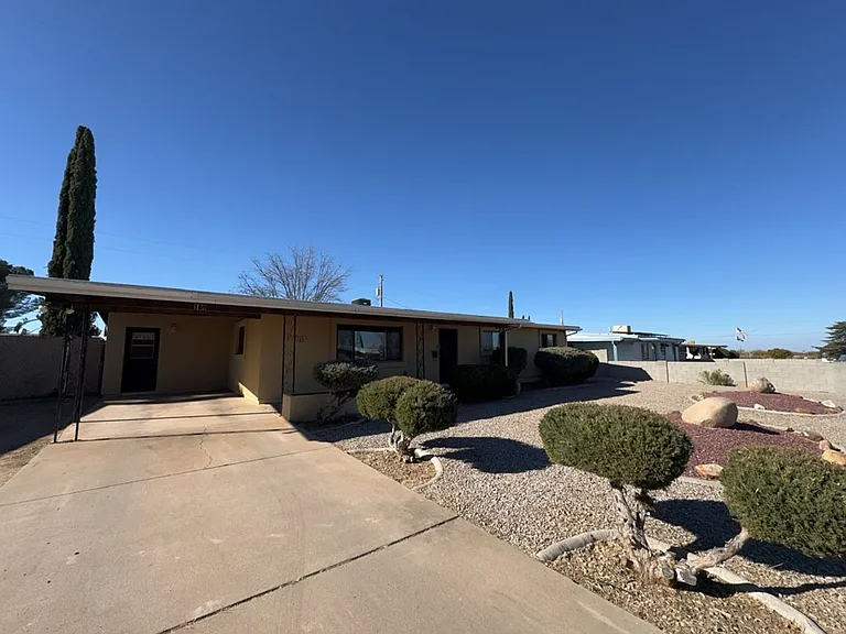189 E James Dr — Photo 1