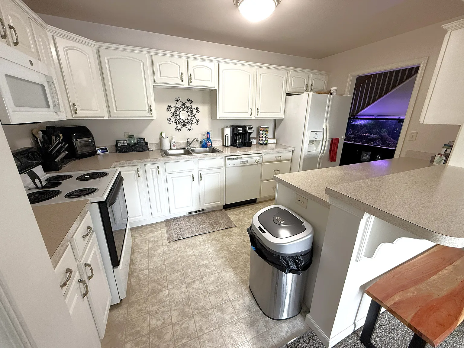 3 bed, 2.5 bath, 2438 sqft, $2,000 — Photo 3