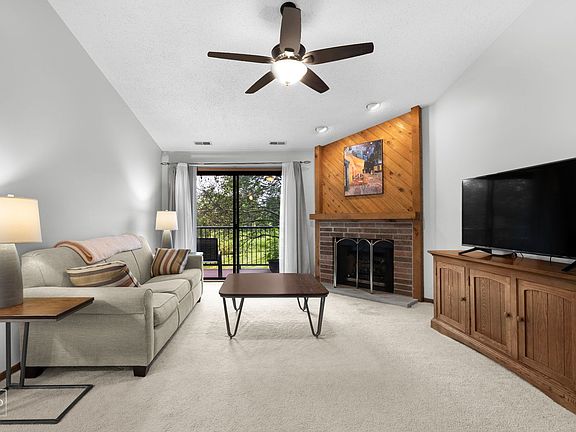 3rd image of 430 Elizabeth Dr #2C