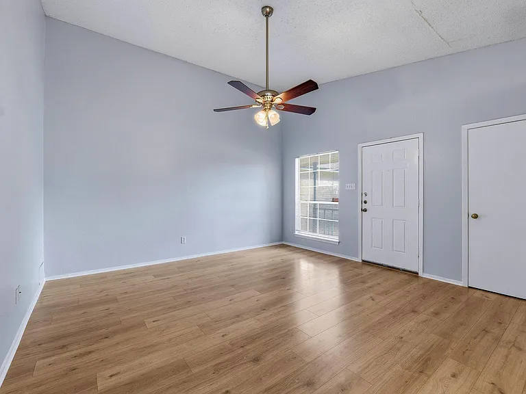 1809 Gracy Farms Ln #A — Photo 5