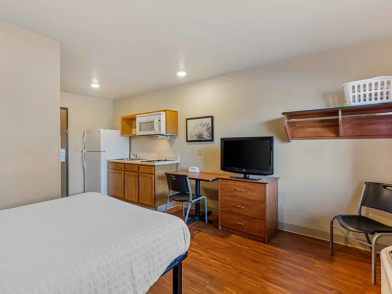 Studio Suite - 1 Full Bed