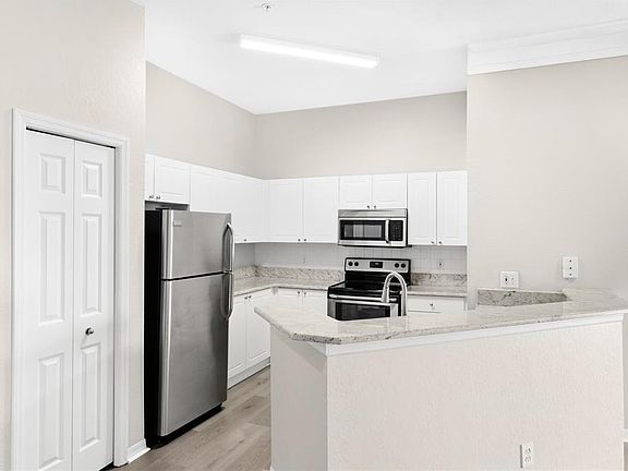 5th image of 5160 Northridge Rd Unit 301
