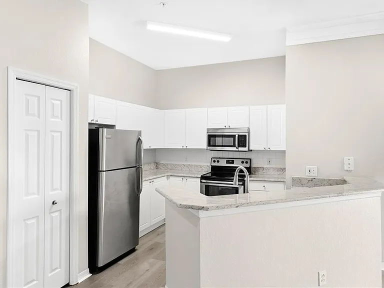 5160 Northridge Rd #301 — Photo 5