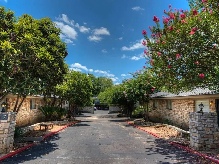 Zilker Place — Photo 23