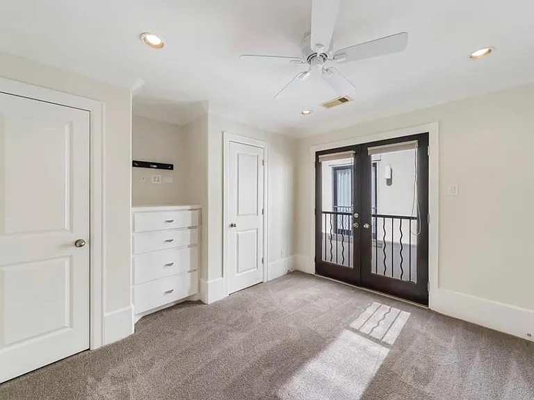 715 Reinicke St — Photo 14
