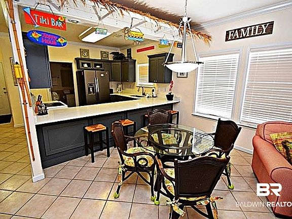 4th image of 908 W Lagoon Ave #1B