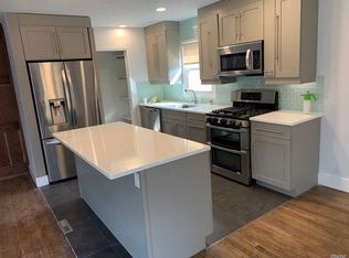 15-70 208th St, Bayside, NY 11360