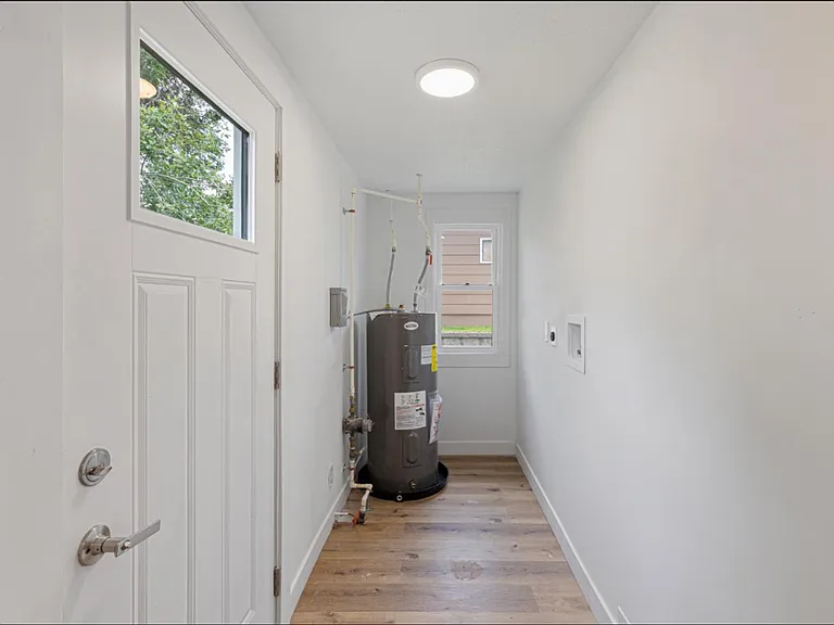 104 E Florence St — Photo 10