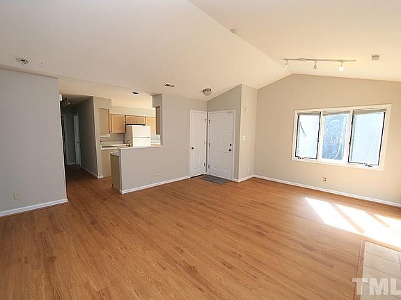5th image of 4114 Pin Oak Dr