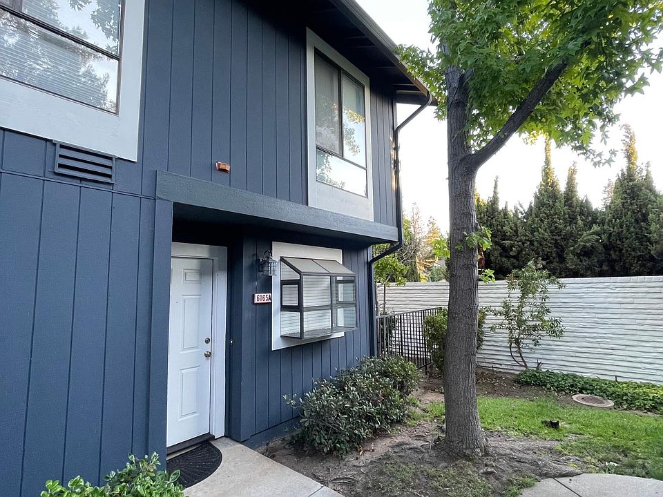 End unit (only one wall shared).