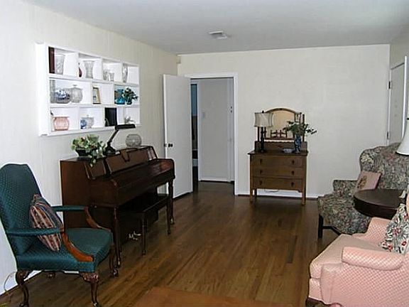 2nd image of 1311 Paxton Ave