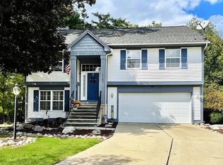 1797 Norton Creek Ct, Wixom, MI 48393