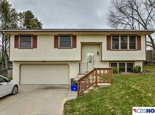 2704 Woodlawn Cir, Bellevue, NE 68005