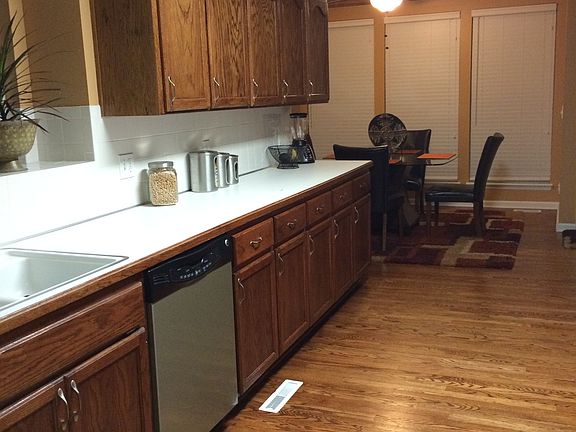 5th image of 804 SW Brome Dr