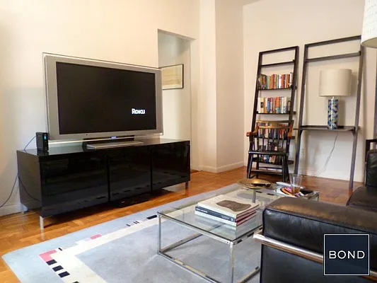 Rented by Bond New York | media 38