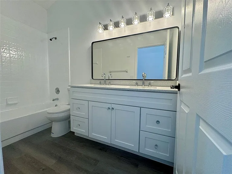 215 Hollowbrook Cir — Photo 23