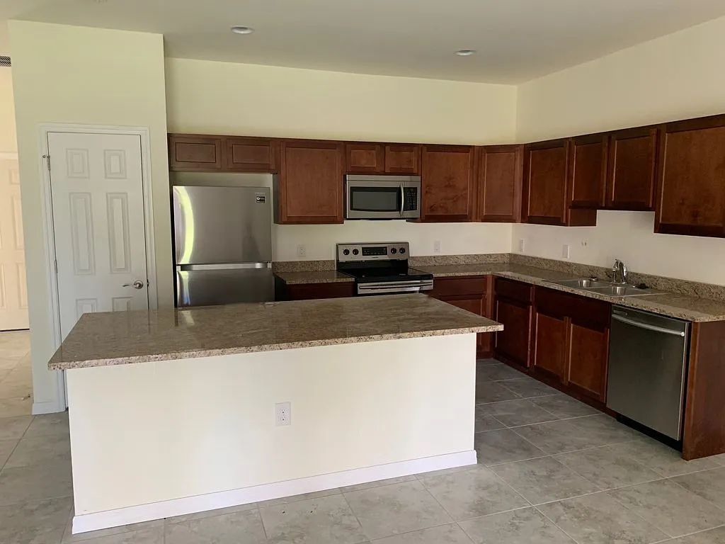 3 bed, 1255 sqft, $1,675 — Photo 4