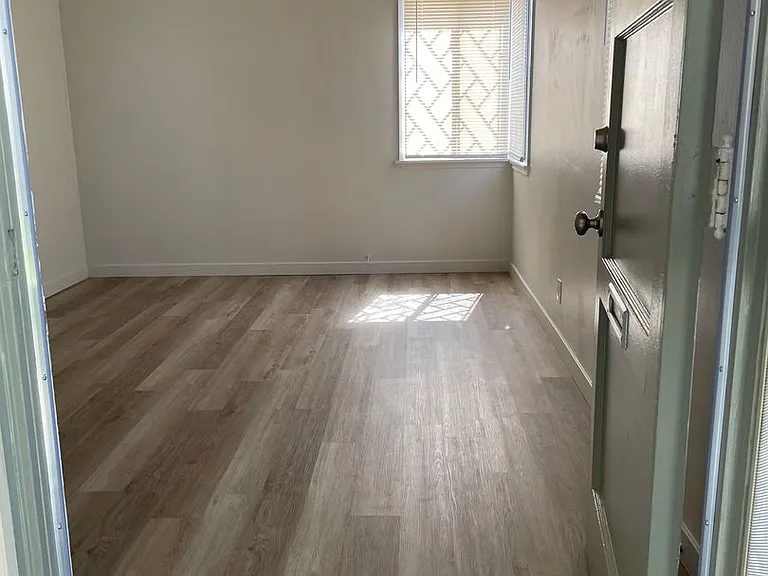 Centinela Apartments — Photo 31