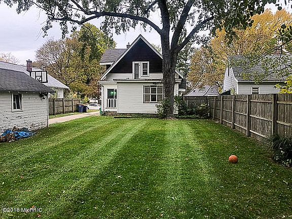5th image of 1056 Ardmore St SE