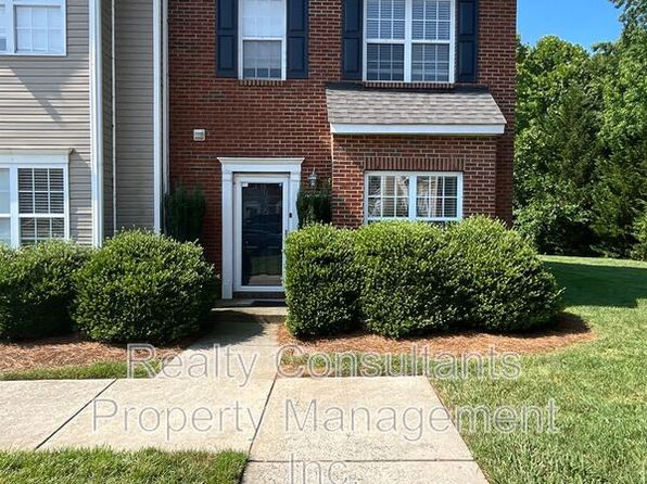 812 Brittany Way