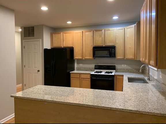 3rd image of 1241 N Maplewood Ave Floor 1