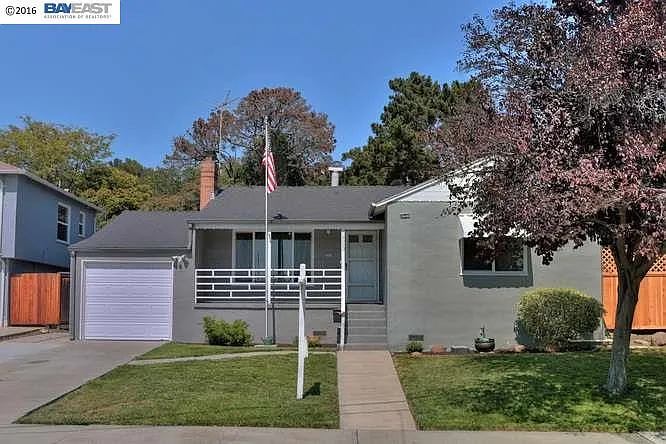 16040 Berkshire Rd photo 1