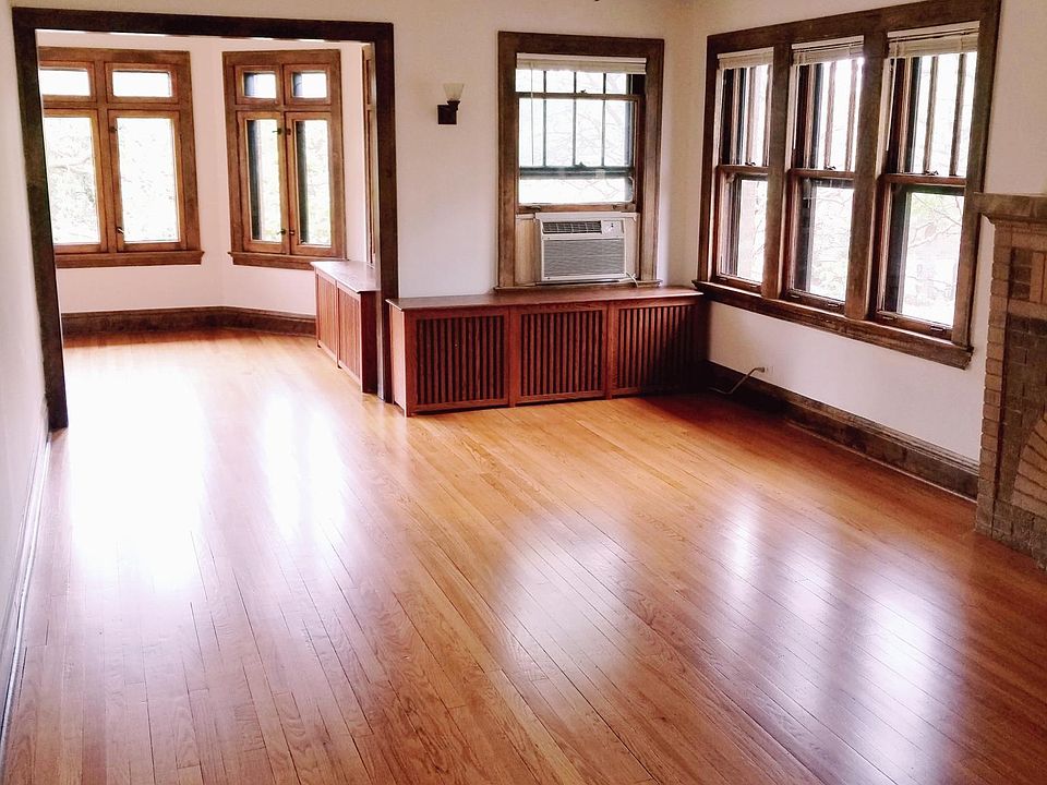 Living room (unfurnished)