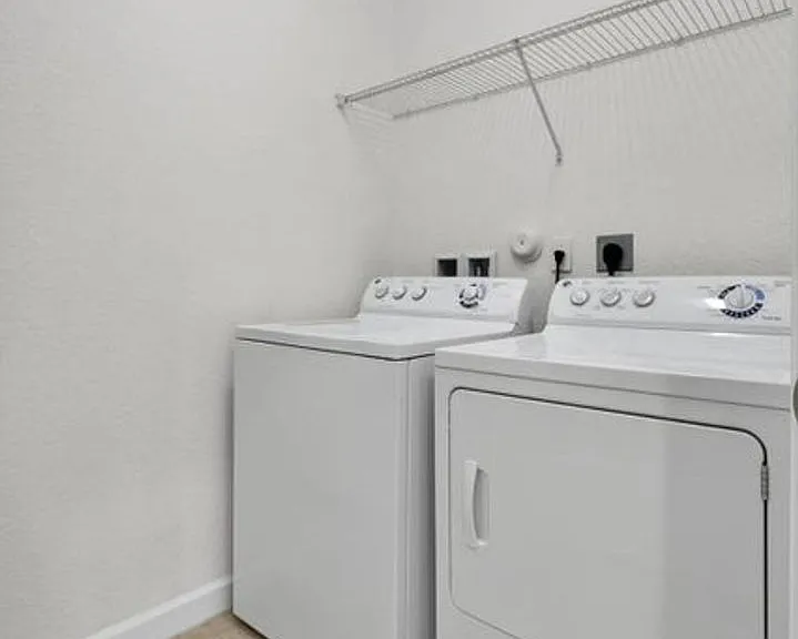 10348 Wellington Parc Dr — Photo 16