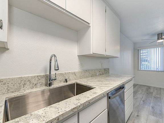 3rd image of 109-121 Lincoln Way #121-C