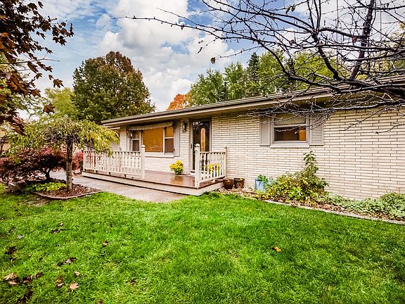 3rd image of 5667 E Hiawatha Ln