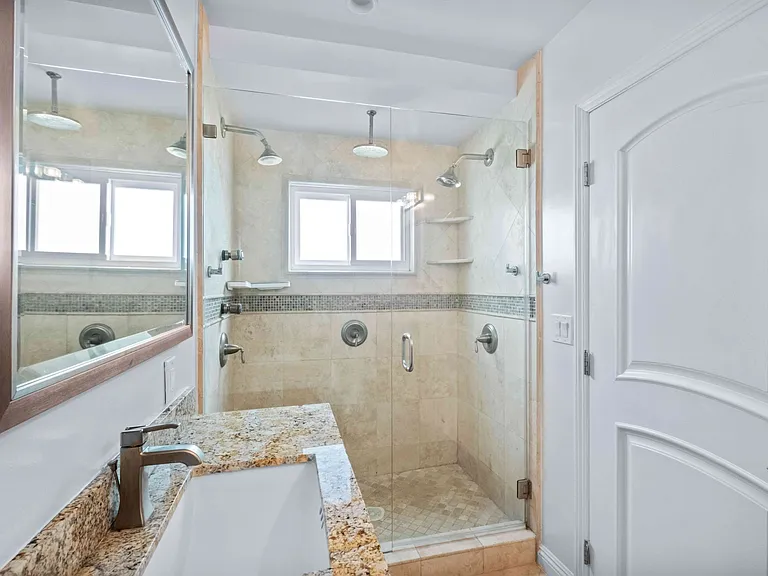 332 S Rexford Dr — Photo 21