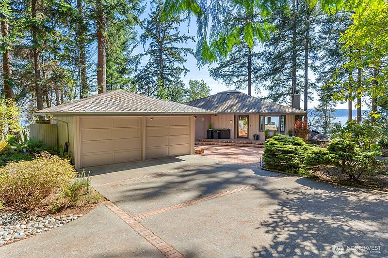 3rd image of 1571 Thorndyke Road