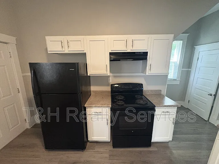 413 W Franklin St — Photo 7