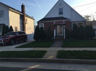 967 N 4th St, New Hyde Park, NY 11040