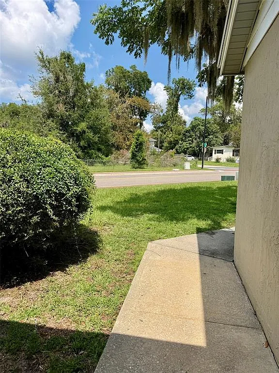 3 bed, 1.0 bath, 1098 sqft, $1,575 — Photo 3