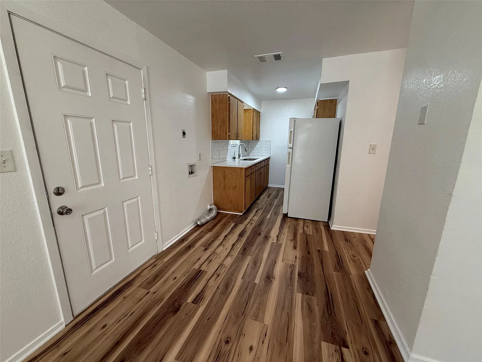 2 bed, 1.0 bath, 624 sqft, $1,400 — Photo 2