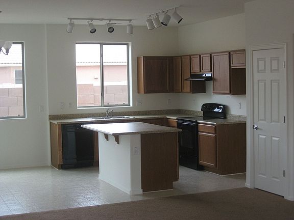 Kitchen (alt view)