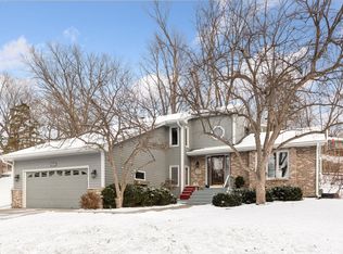 9149 Fox Run Cir, Eden Prairie, MN 55347
