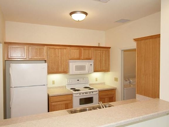 4th image of 213 S Main St