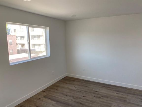 3rd image of 5133 W Maplewood Ave #1