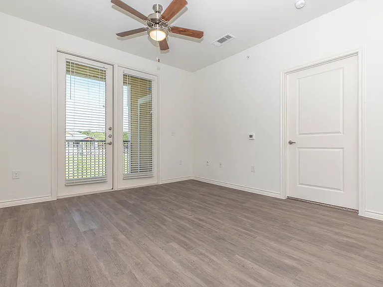 McKinney Falls Apartments — Photo 43