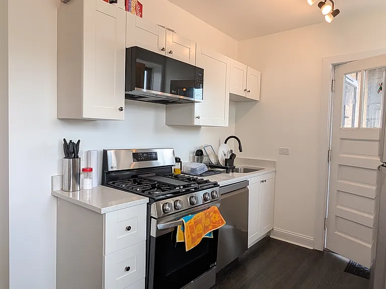 4529 N Greenview Ave #3 — Photo 12