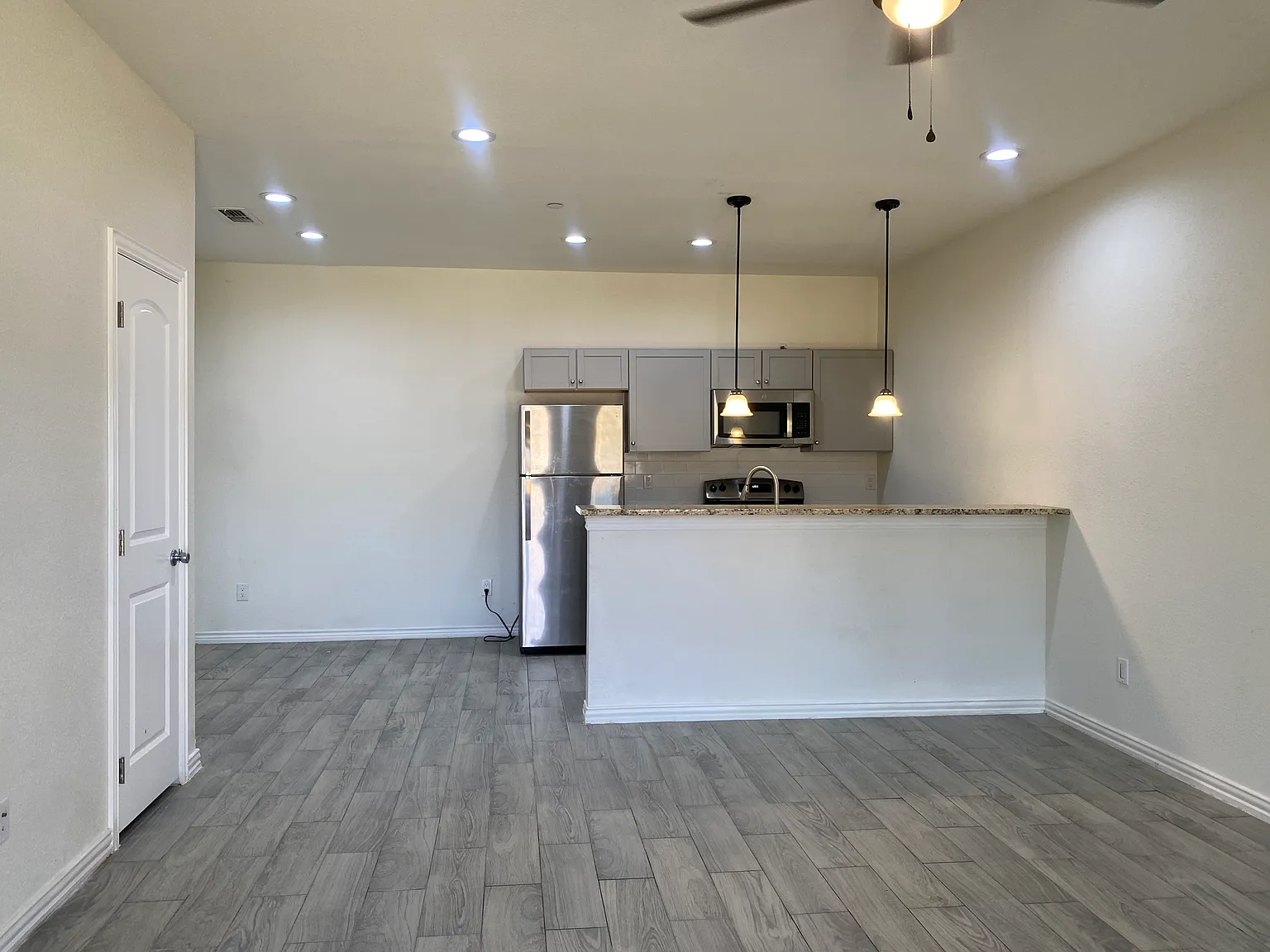3 bed, 1029 sqft, $1,350 — Photo 4