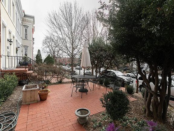 4th image of 526 5th St SE #204
