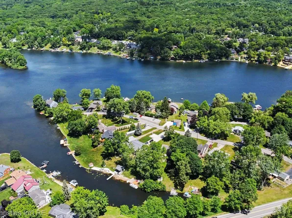 9567 Susin Ln, Clarkston, MI 48348