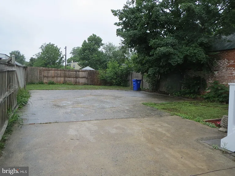 446 W South St — Photo 17