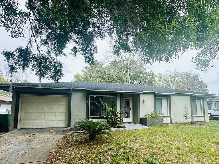 421 S Hawthorn Cir — Photo 1