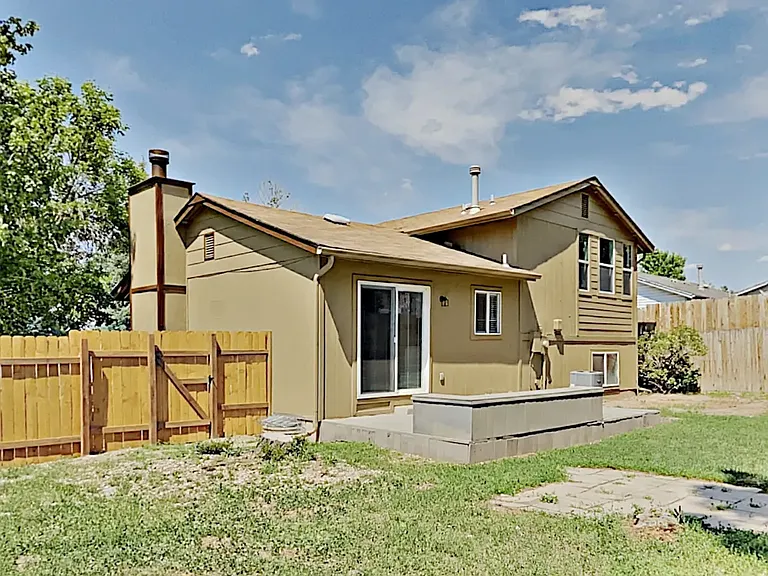 2560 S Ouray Way — Photo 8