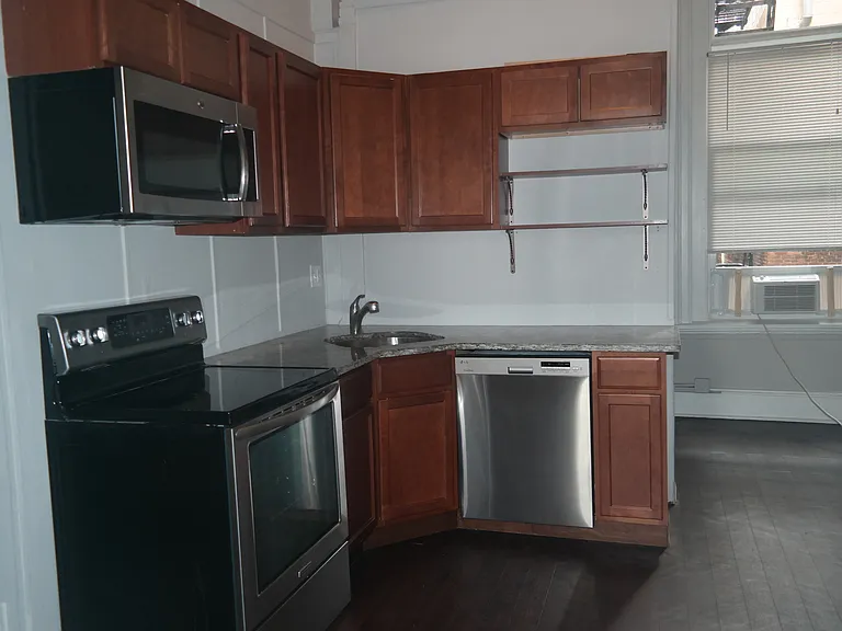 For Rent: Urban Luxury at 914 N. Charles St Your City Lifestyle Awaits! — Photo 42